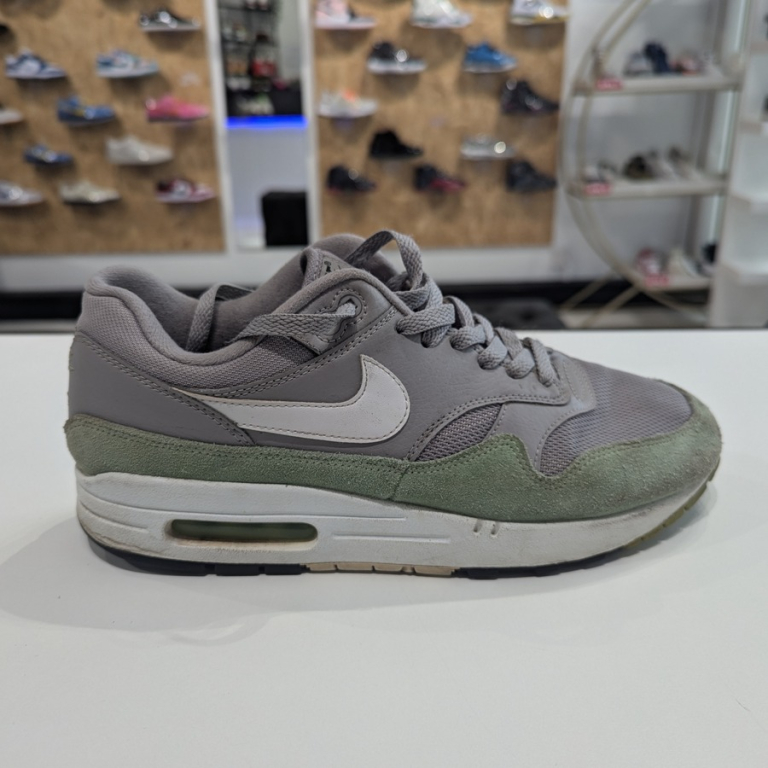 Nike Air Max 1 before cleaning